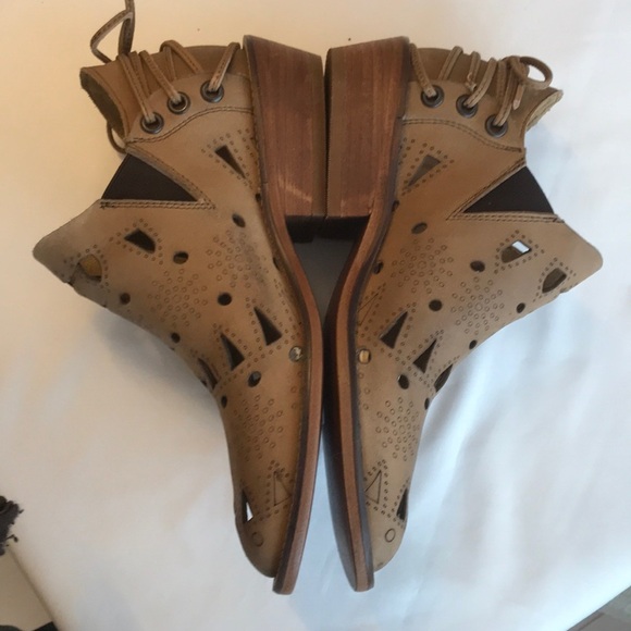 MUSSE & CLOUD CUT OUT PATTERN SHOOTIES.  N… - Picture 6 of 8